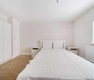 Grosvenor Road, Aldershot, GU11 - Photo 2