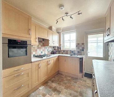 3 bedroom semi-detached house to rent - Photo 6