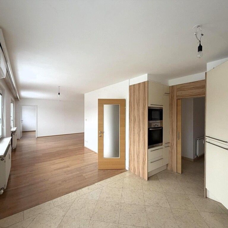 Klimatisierte Dachgeschosswohnung mit 4 Schlafzimmer und Garage // Air-conditioned attic apartment with 4 bedrooms and garage // - Photo 1