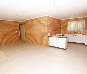 Ground Floor Unit Close to Town - Photo 2
