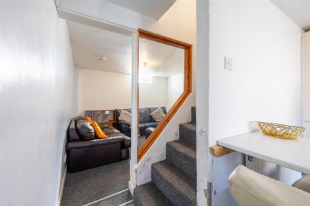 5 bedroom private hall to rent - Photo 2