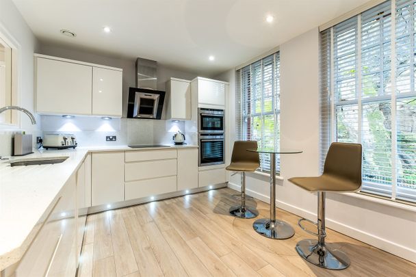 Peveril Drive, NG7 - Photo 1