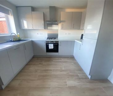 2 bedroom semi-detached house to rent - Photo 5