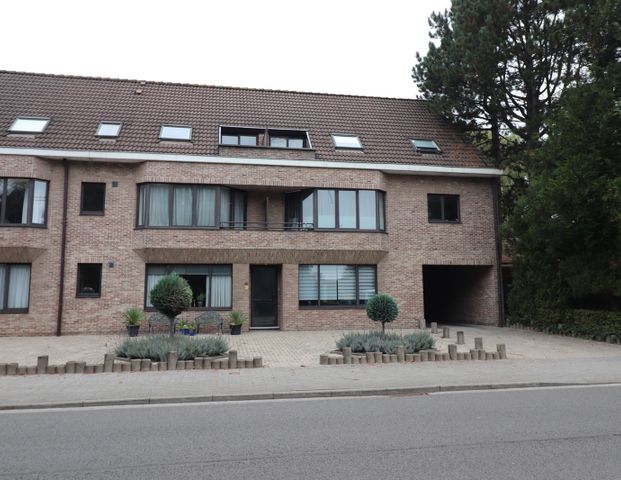 Recent gerenoveerd dakappartement met balkon, terras en garage. - Photo 1