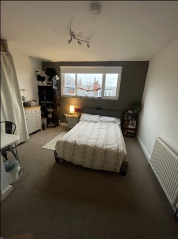 Room in a Shared House, Stanmore Place, LS4 - Photo 2