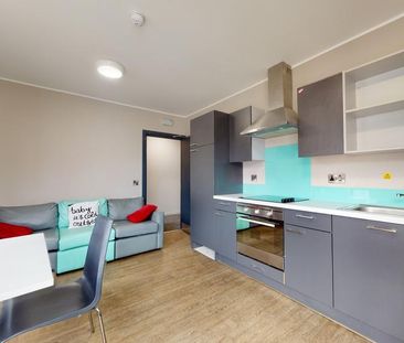 5 bedroom flat to rent - Photo 1