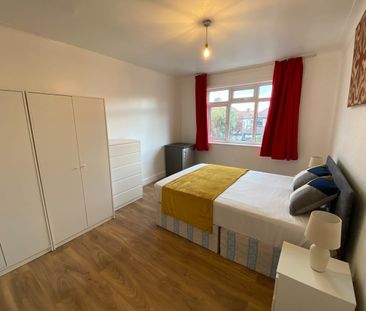 Room in a Shared House, Ellesmere Road, NW10 - Photo 2