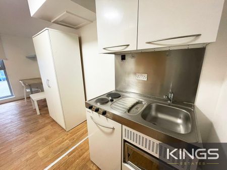 Studio to rent - Photo 2
