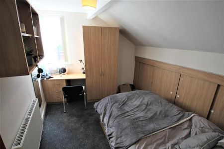 4 bedroom terraced house to rent - Photo 5