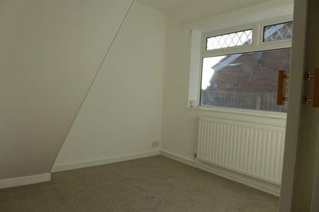 3 bedroom semi-detached bungalow to rent - Photo 3