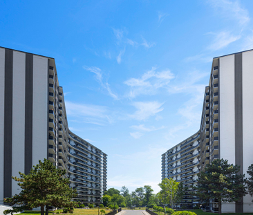 71 Thorncliffe Park Drive - Photo 3 | Rentumo