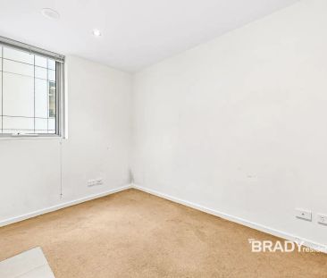 “STUDIO APARTMENT IN GREAT LOCATION - WHITEGOODS INCLUDED!” - Photo 2