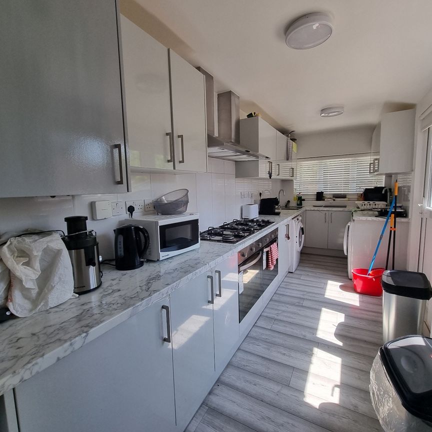 Room in a Shared House, Palmerston Road, N22 - Photo 1