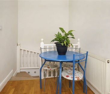 Beautifully presented and quirky one bedroom end of terrace propert... - Photo 5