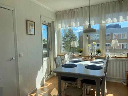 Loftvägen, Skogås - Photo 2