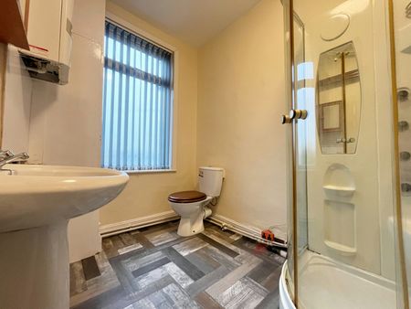 Flat to rent on - Photo 5