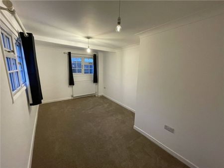 A well-presented four bedroom house, with a large garden in a rural location. - Photo 3