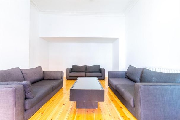 8 bedroom terraced house to rent - Photo 1