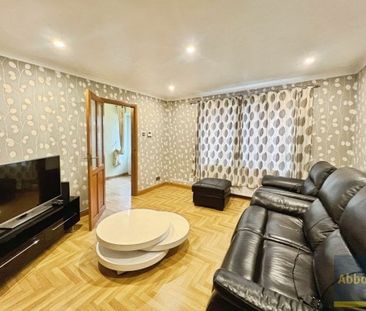 Neville Shaw, Basildon - Photo 3