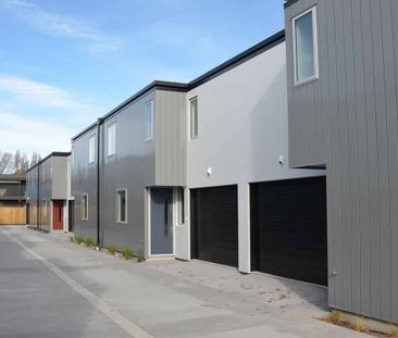 Modern City Townhouse + Secure Garage - Photo 3