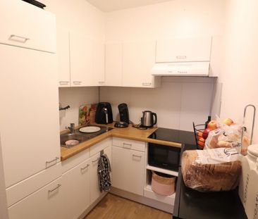 Een gerenoveerd appartement op de benedenverdieping rechts van de r... - Foto 4
