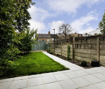 Amazing 5 double bedroom house with garden mins to tube & shops - Photo 3