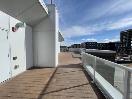 2 Level 2 Bed Gorgeous Condo For Rent In Univesrity District/Two Undgr. Parking - Photo 5