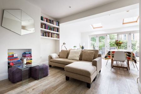 4 Bed Terraced House, Tadmor Street, W12 - Photo 2