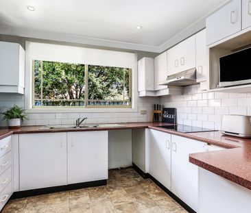 Well Maintained Villa in a Quiet, Convenient Location - Photo 3