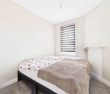 2 bedroom Flat in Rectory Road, Wokingham - Photo 3