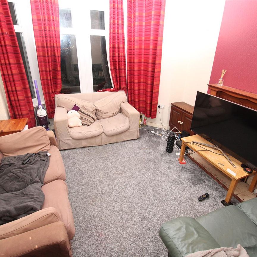 Room For Rent Bertha Street, Pontypridd - Photo 1