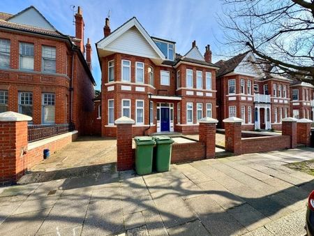 Vallance Gardens, Hove, BN3 2DB - Photo 2