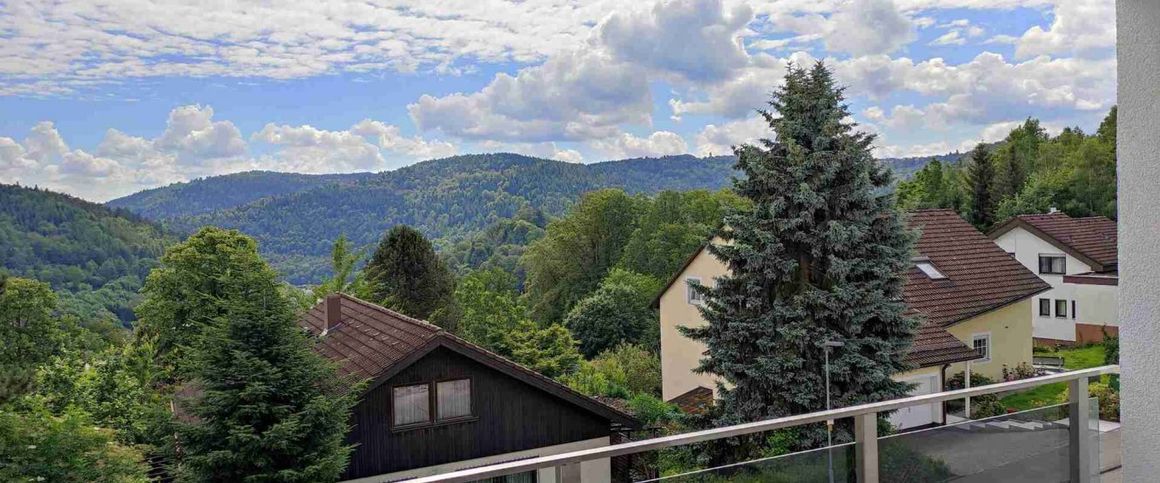 Ruhig, Hochwertig, nahe gelegen - einfach schön! 4-Zi Wohnung mit tollem Balkon für die Familie - Photo 1