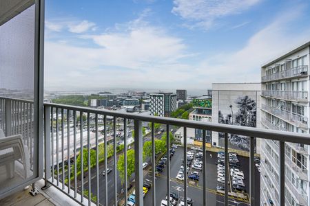 City Living with Harbour Views - Photo 4