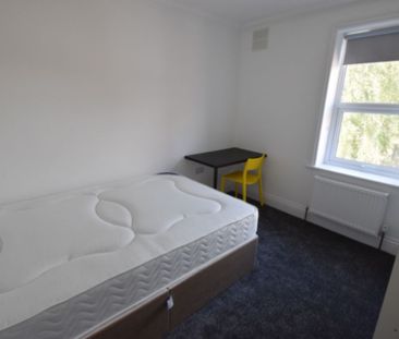 6 Bedroom House To Rent in Winton - £3,120 pcm Tenancy Info - Photo 1