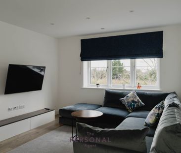 Aurora House Ceres Cresant Epsom Surrey, Epsom - Photo 5