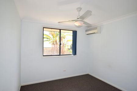 THIS TIDY ENTRY LEVEL, LOW MAINTENANCE HOME WILL NOT DISAPPOINT! - Photo 4