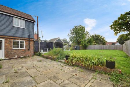 6 bedroom detached house to rent - Photo 2