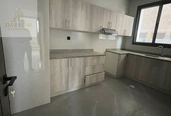 Large space | Central AC | Near Dubai exit - Photo 1