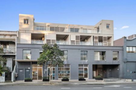 Stylish Contemporary Living in a Vibrant Inner-City Setting - Photo 5