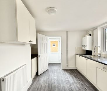 3 bed House Meredith Road, Clacton-on-sea, CO15 - Photo 2