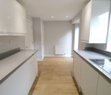 2 bedroom end of terrace house to rent - Photo 6