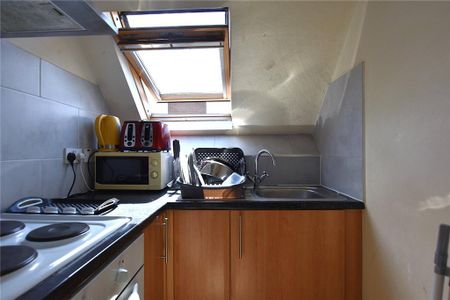 1 bedroom in a house share to rent - Photo 5