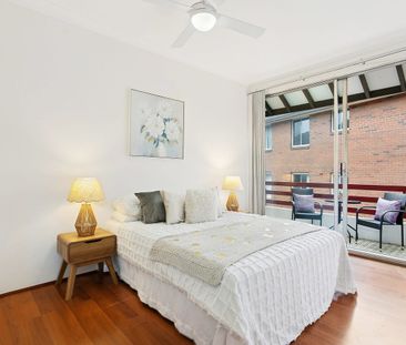 Lush Treetop Residence In Rockdale: Double Brick, Third Bedroom/Hom... - Photo 6