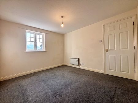 Gould Close, Newbury, Berkshire, RG14 - Photo 3