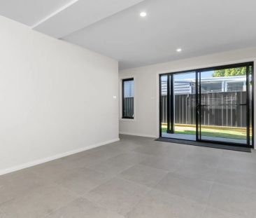 Immaculate Near-New Townhouse with Modern Finishes - Photo 5