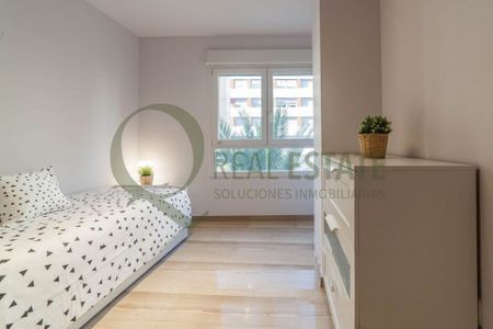 4 room luxury Apartment for rent in Alicante, Valencia - Photo 2