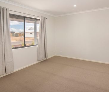 Charming New Home - Photo 4