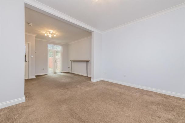 3 bed House - Mid Terrace To Let - Photo 1