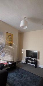 4 bedroom terraced house to rent - Photo 3